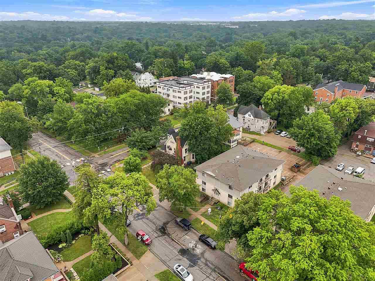 935 E College St, Iowa City, IA 52240