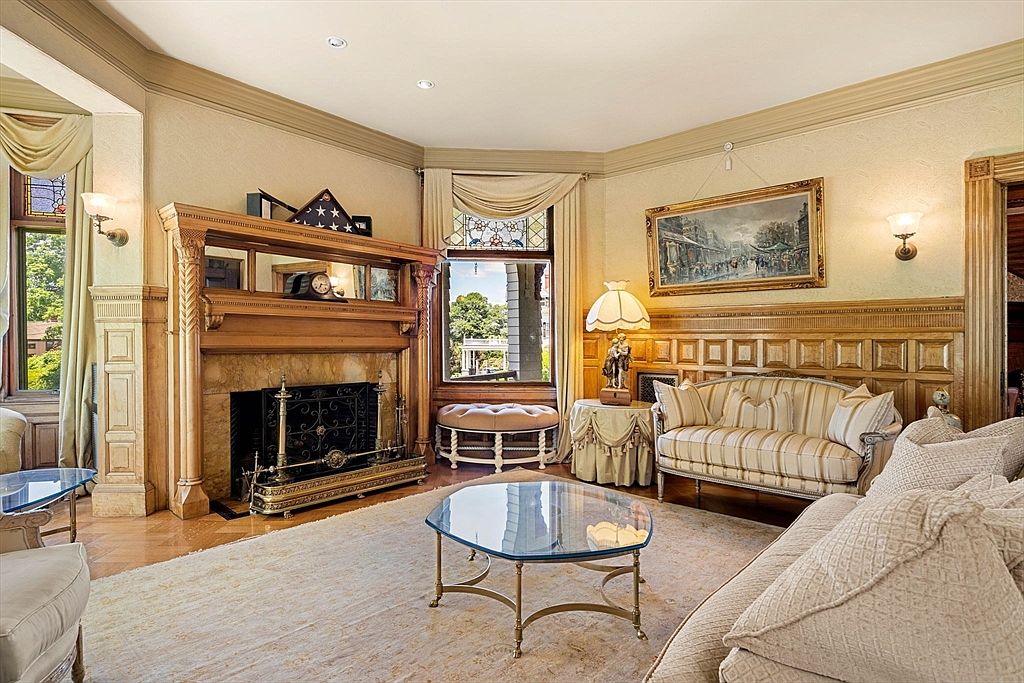 32 Belmont Ave, Lowell, MA 01852