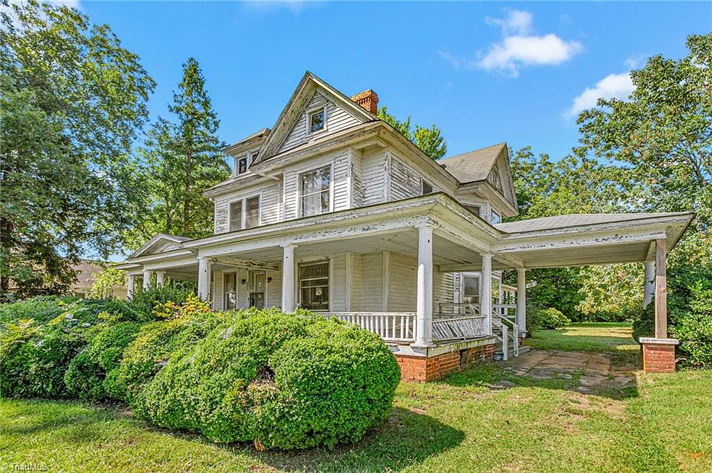 227 Asheboro St, Liberty, NC 27298