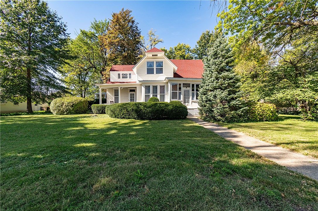 255 3rd St, Illiopolis, IL 62539
