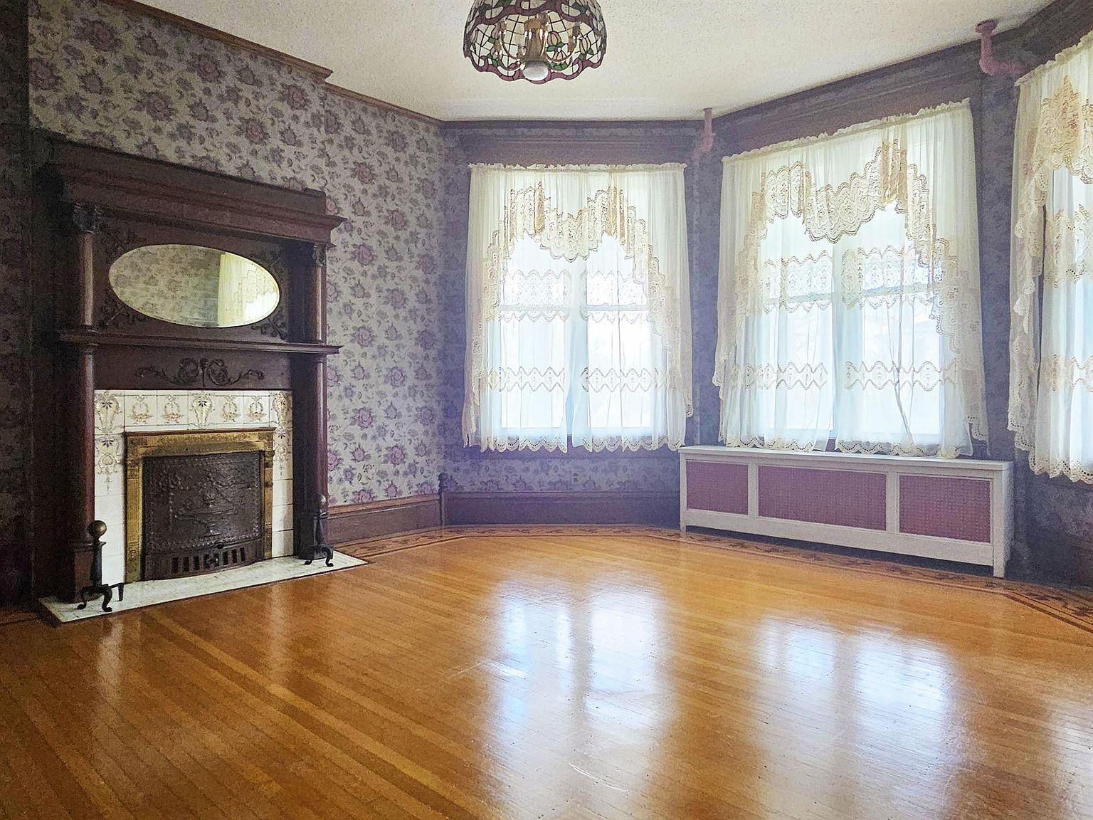126 E 4th St, Mount Carmel, IL 62863