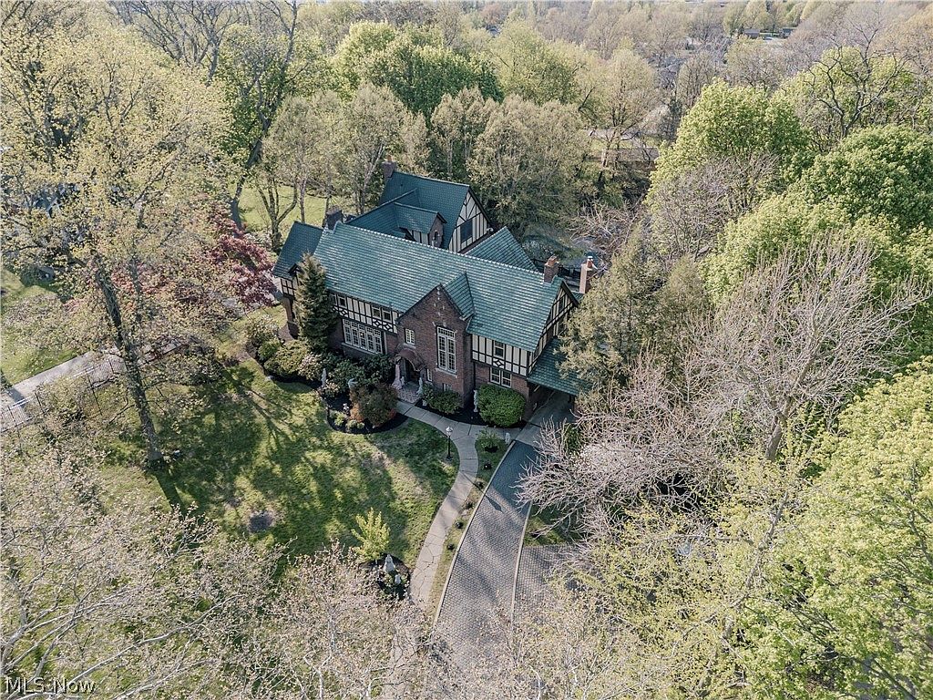 1325 Bunker Hill Rd, Ashtabula, OH 44004