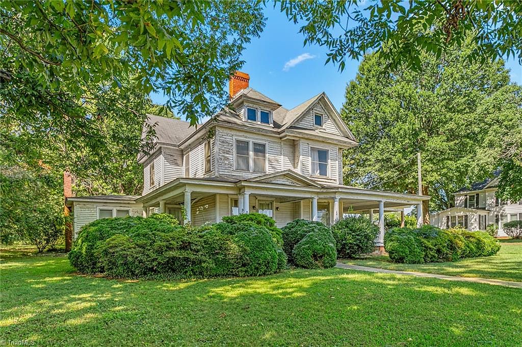 227 Asheboro St, Liberty, NC 27298