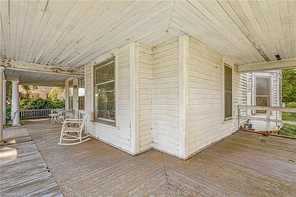 227 Asheboro St, Liberty, NC 27298