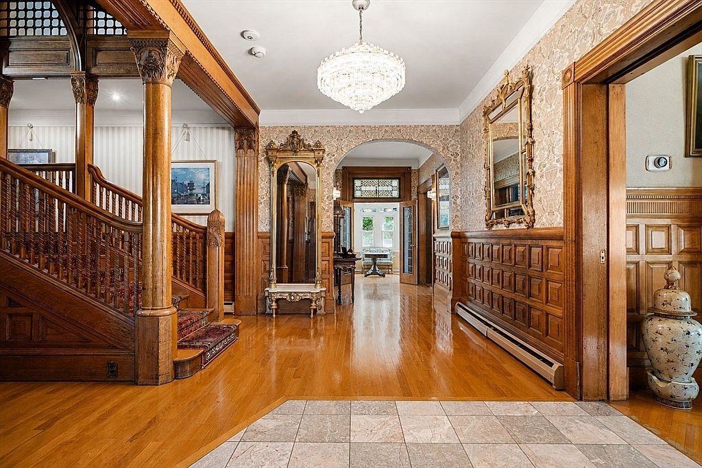 32 Belmont Ave, Lowell, MA 01852