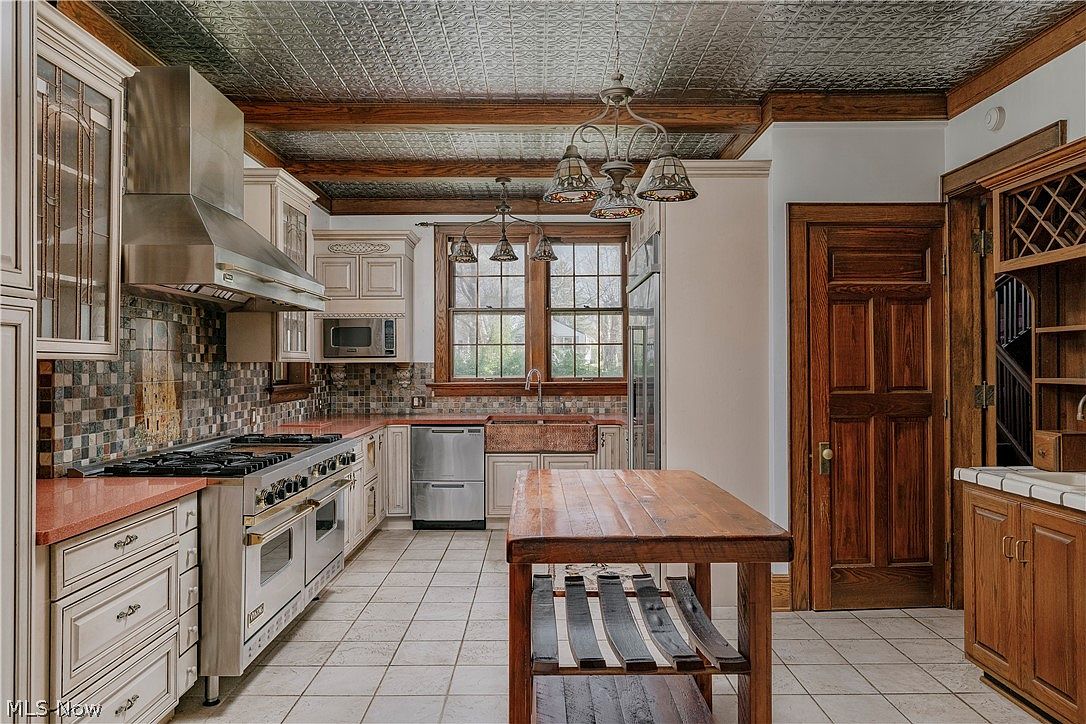 1325 Bunker Hill Rd, Ashtabula, OH 44004