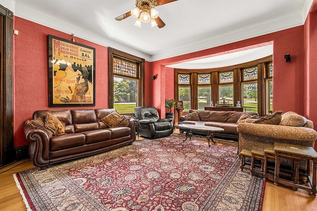 32 Belmont Ave, Lowell, MA 01852