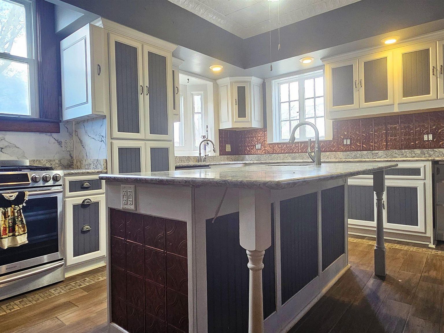 126 E 4th St, Mount Carmel, IL 62863