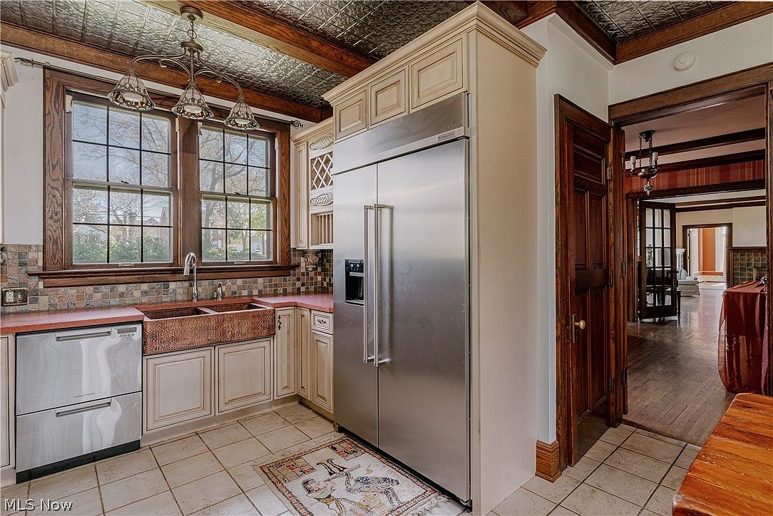 1325 Bunker Hill Rd, Ashtabula, OH 44004