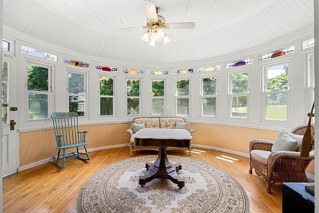 32 Belmont Ave, Lowell, MA 01852