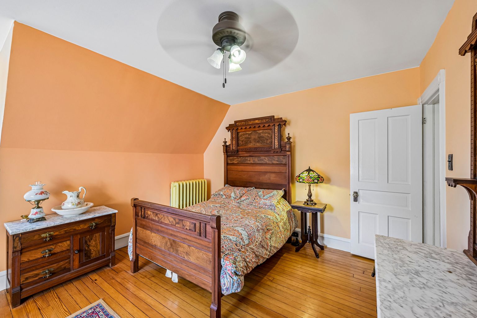 6 Lindenwold Ter, Ambler, PA 19002