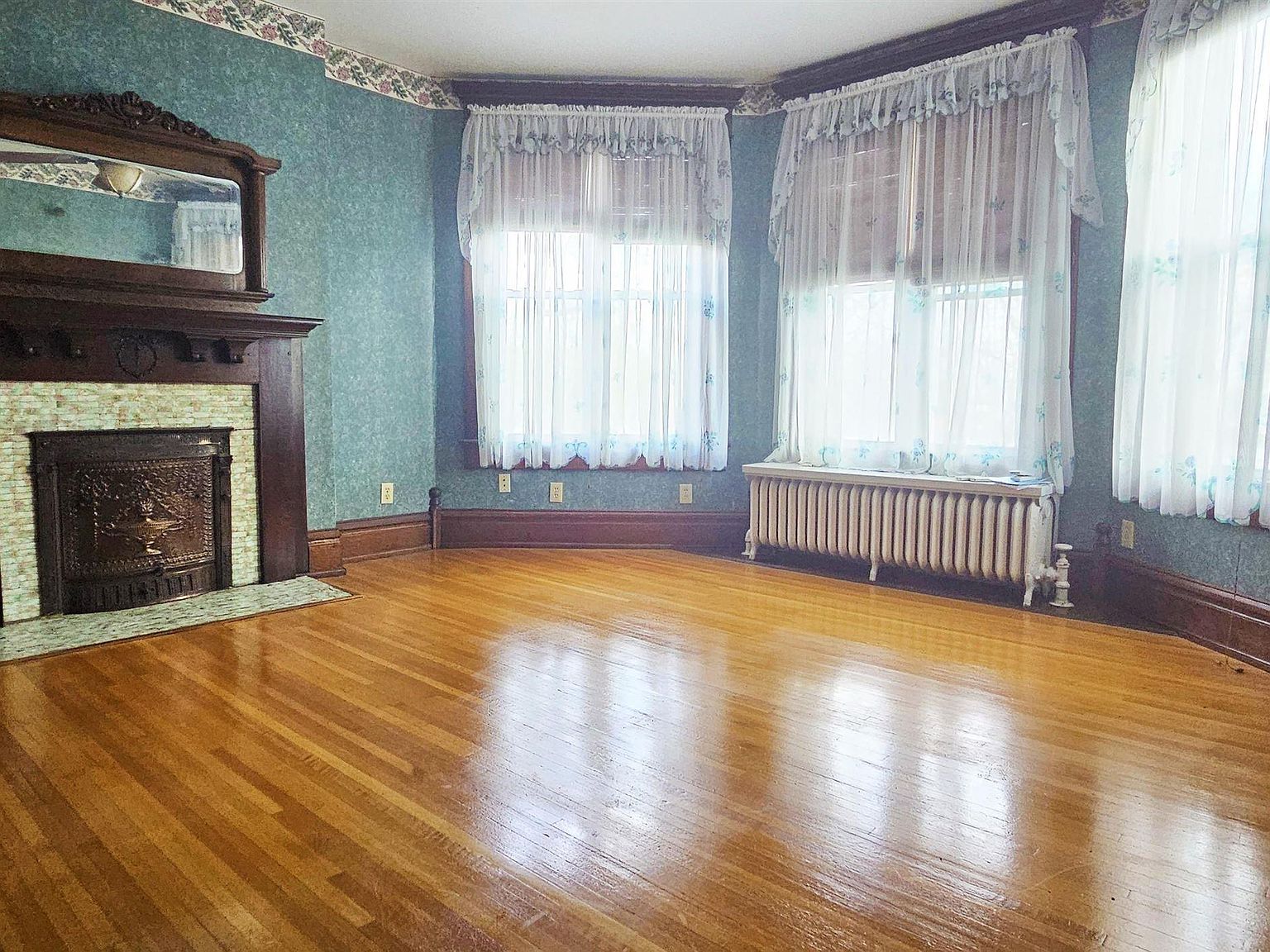 126 E 4th St, Mount Carmel, IL 62863