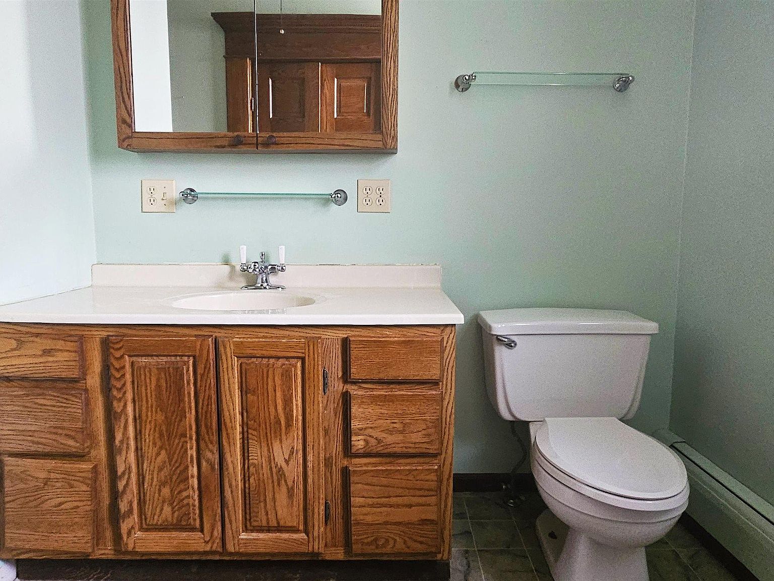 126 E 4th St, Mount Carmel, IL 62863