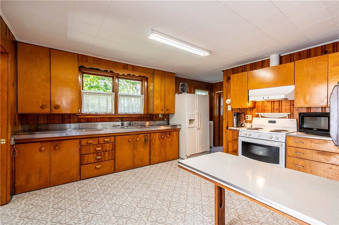 255 3rd St, Illiopolis, IL 62539