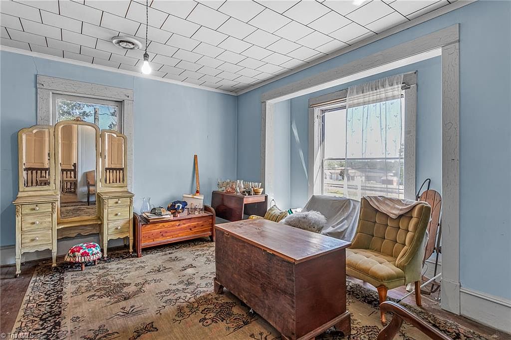 227 Asheboro St, Liberty, NC 27298