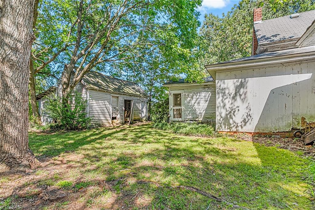 227 Asheboro St, Liberty, NC 27298