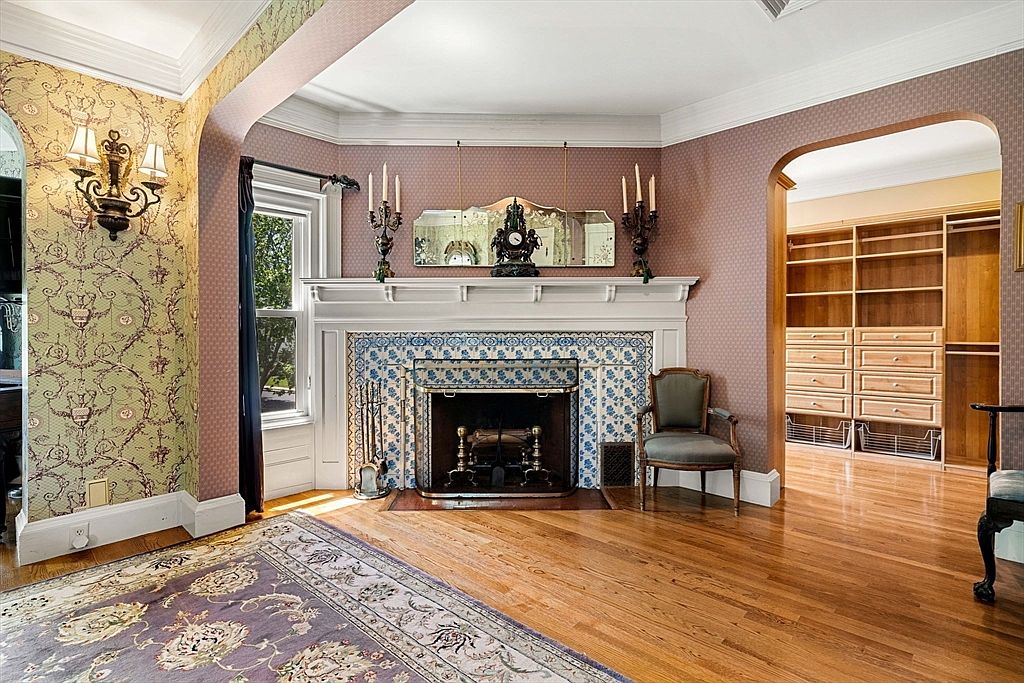 32 Belmont Ave, Lowell, MA 01852