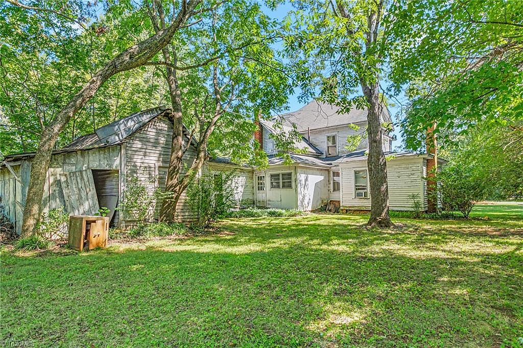 227 Asheboro St, Liberty, NC 27298