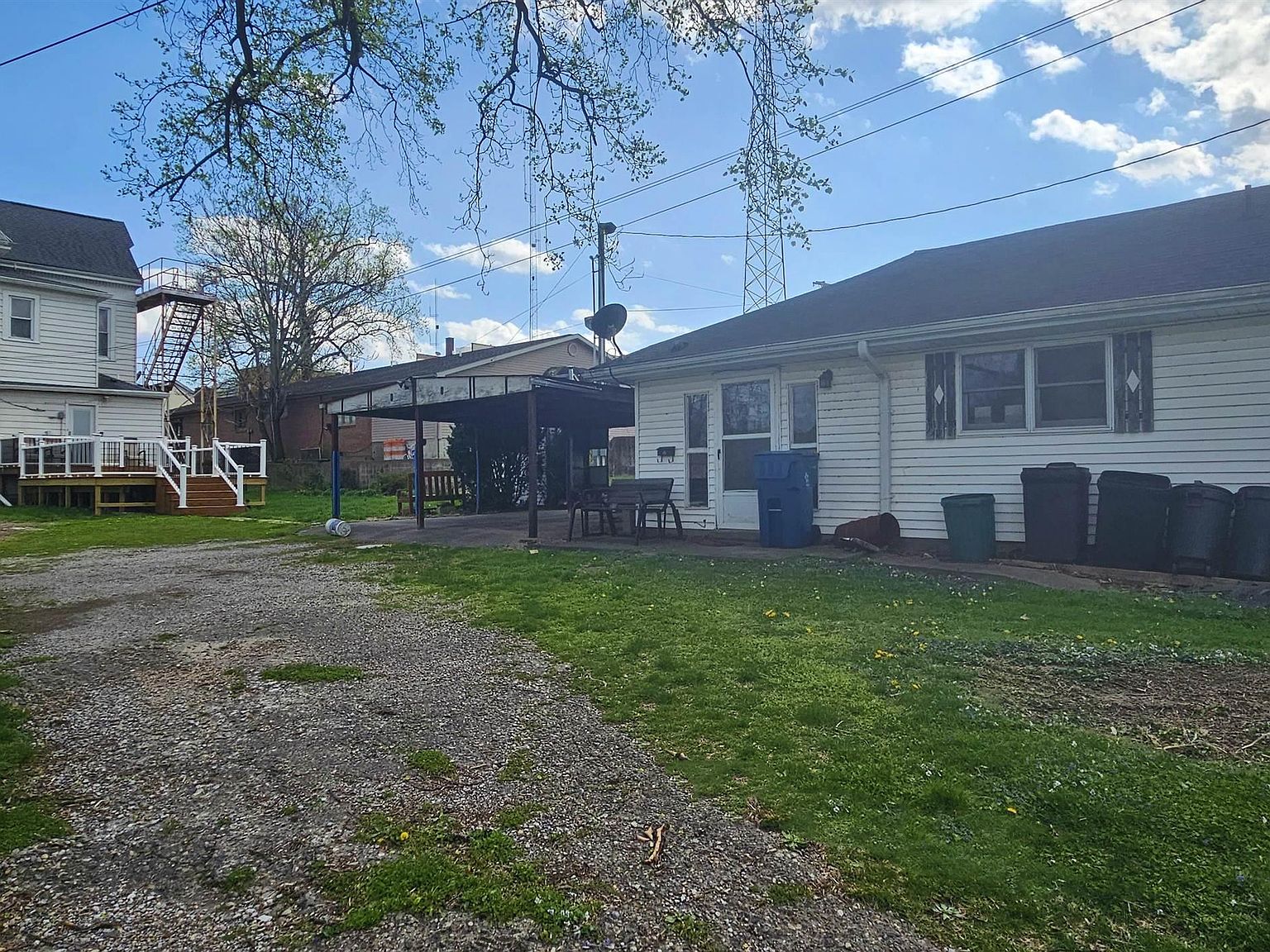 126 E 4th St, Mount Carmel, IL 62863