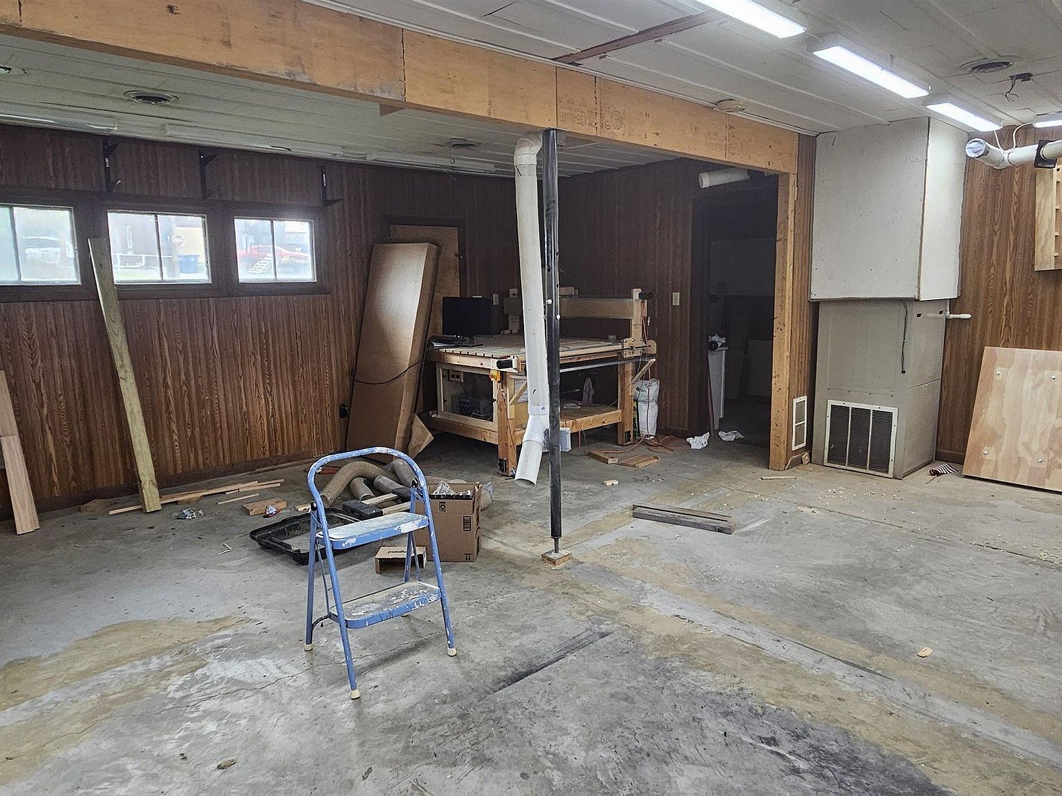 126 E 4th St, Mount Carmel, IL 62863