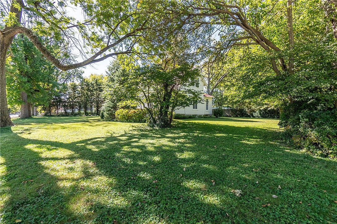 255 3rd St, Illiopolis, IL 62539