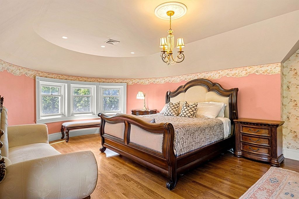 32 Belmont Ave, Lowell, MA 01852