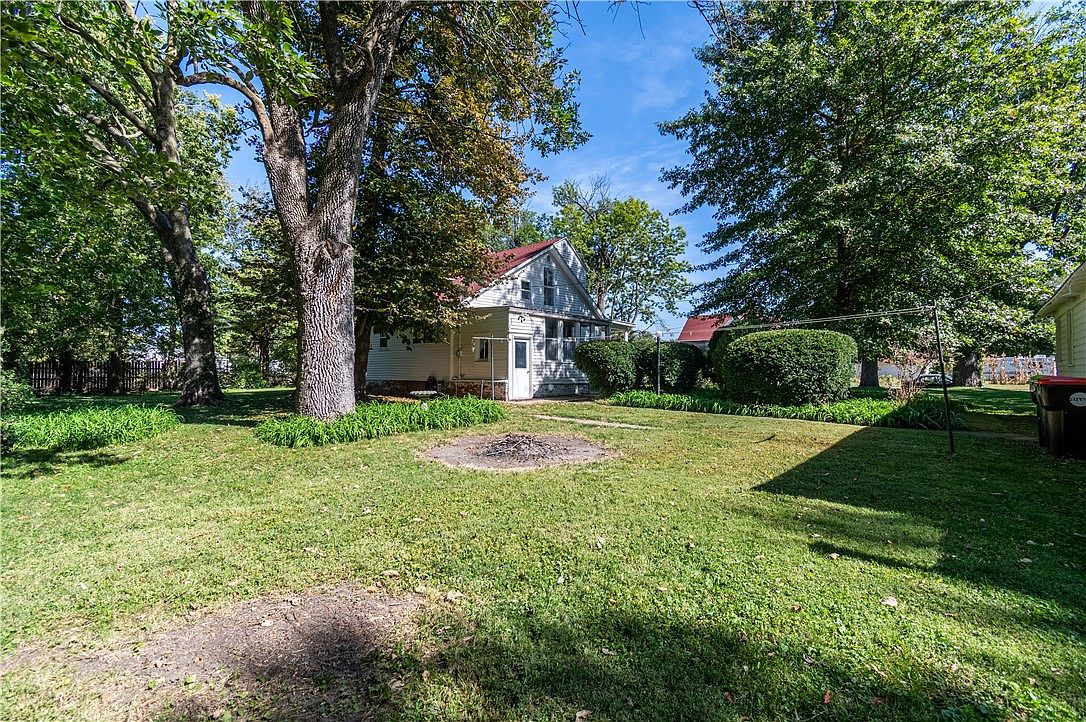 255 3rd St, Illiopolis, IL 62539