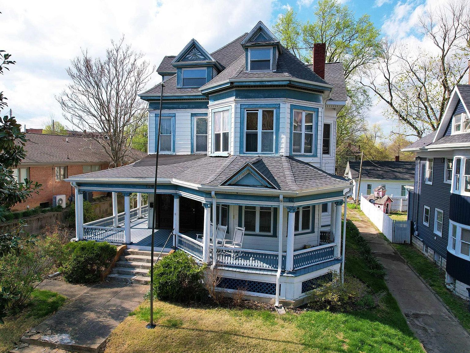 126 E 4th St, Mount Carmel, IL 62863