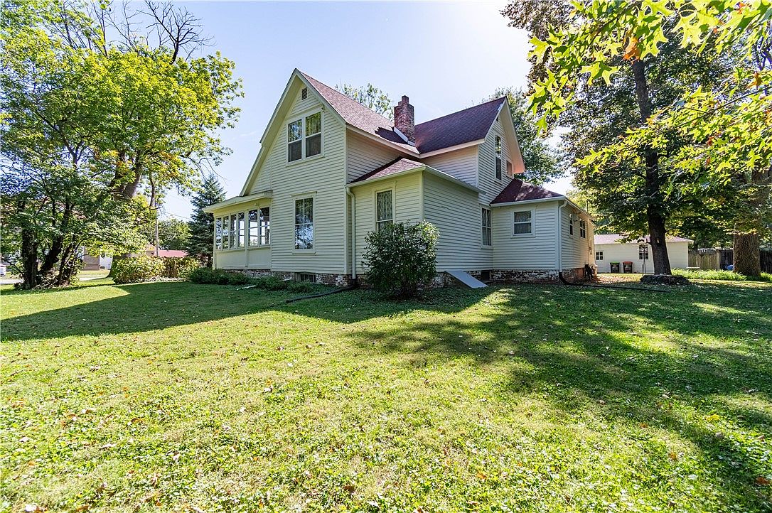 255 3rd St, Illiopolis, IL 62539