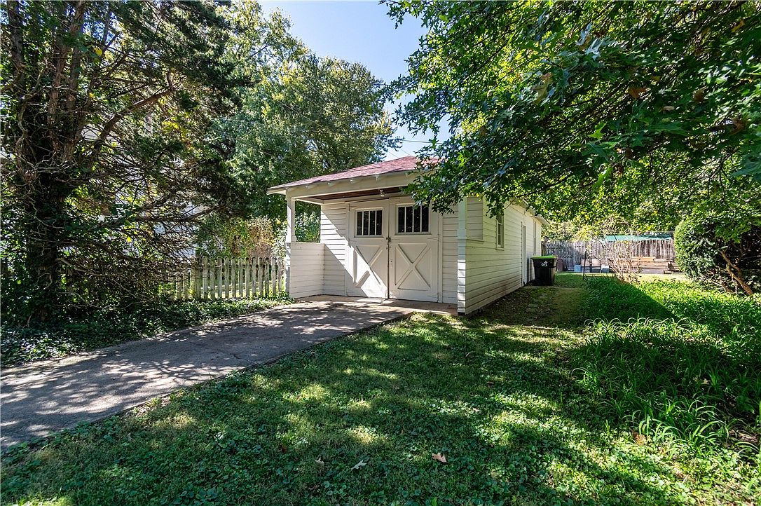 255 3rd St, Illiopolis, IL 62539