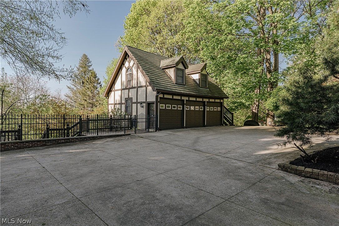 1325 Bunker Hill Rd, Ashtabula, OH 44004