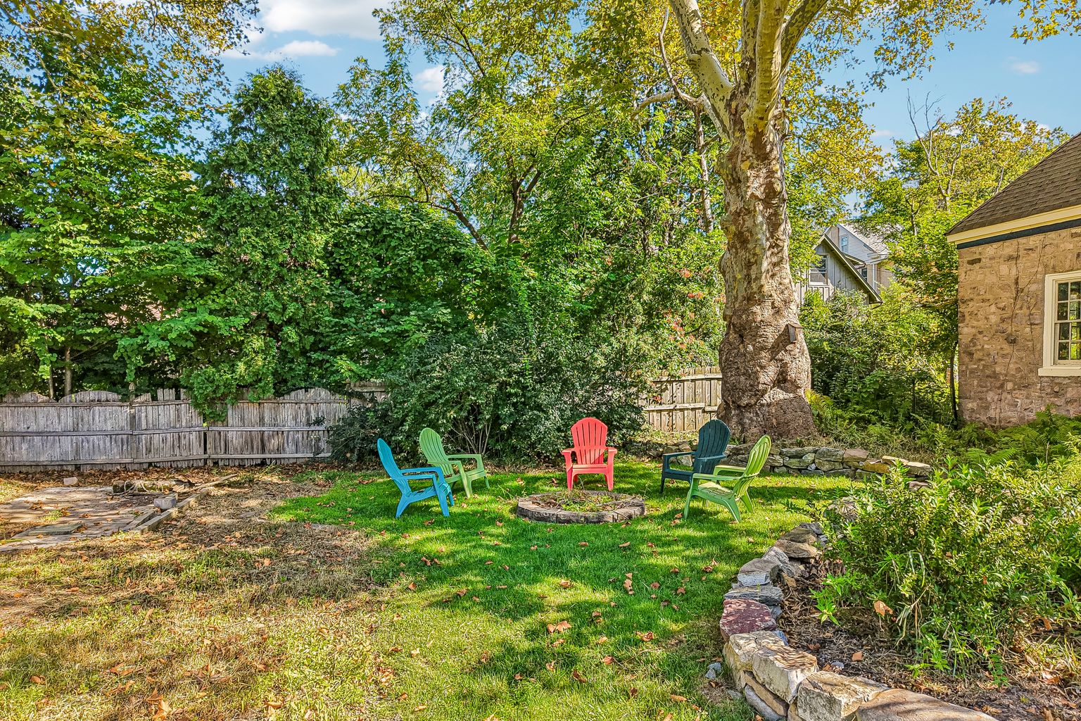 6 Lindenwold Ter, Ambler, PA 19002