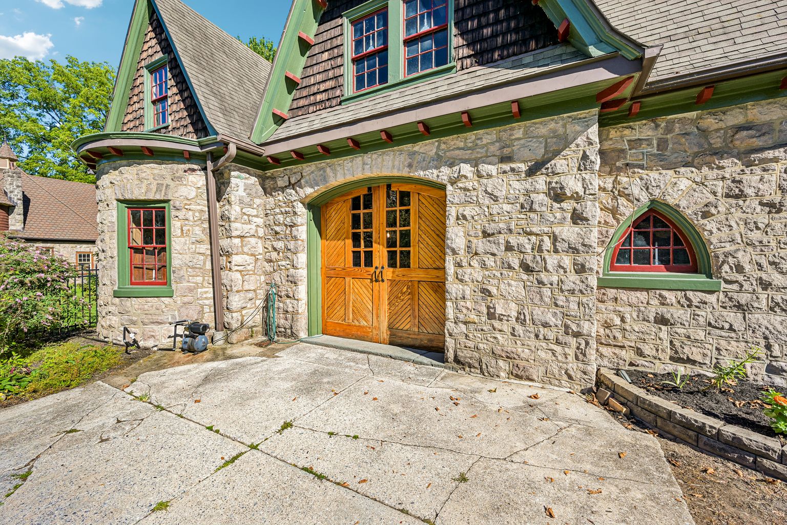 6 Lindenwold Ter, Ambler, PA 19002